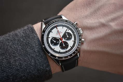 omega speedmaster pulsometer.